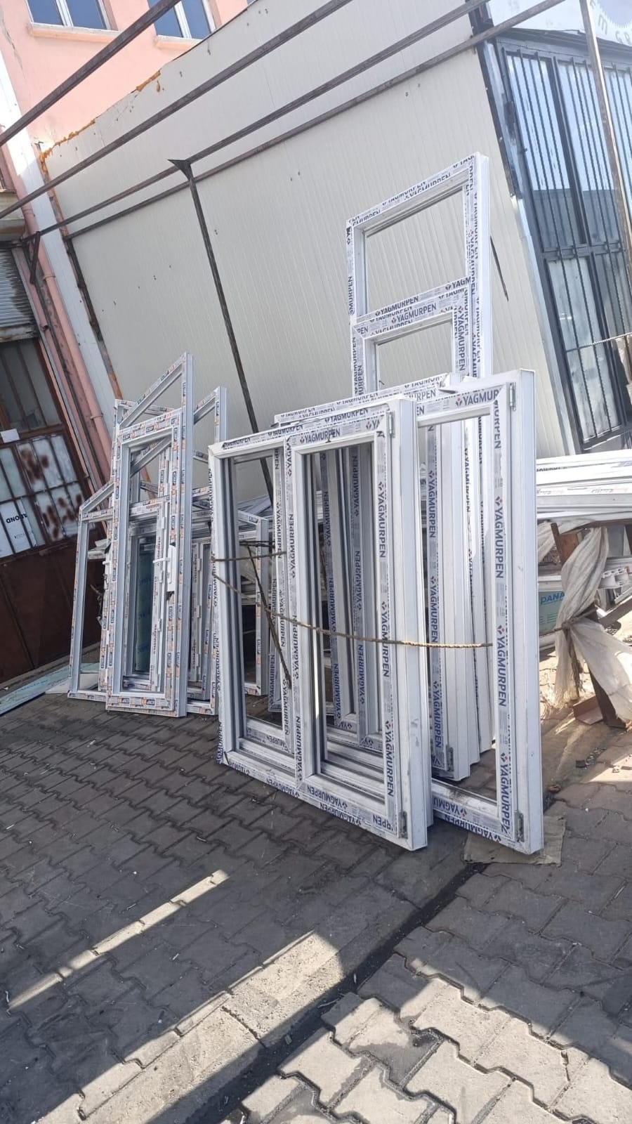 Montaja hazır PVC pencere kasaları